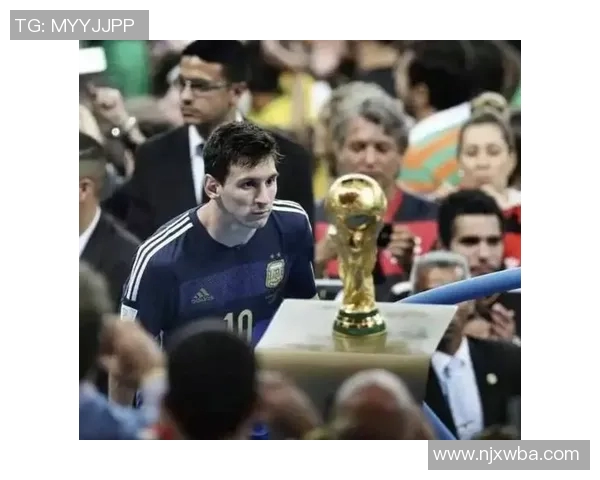 全球足球百大球星排名盘点：传奇与现役巨星的精彩对决