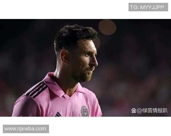 足球传奇星辉：从贝利到梅西，见证不同时代的足球英雄崛起